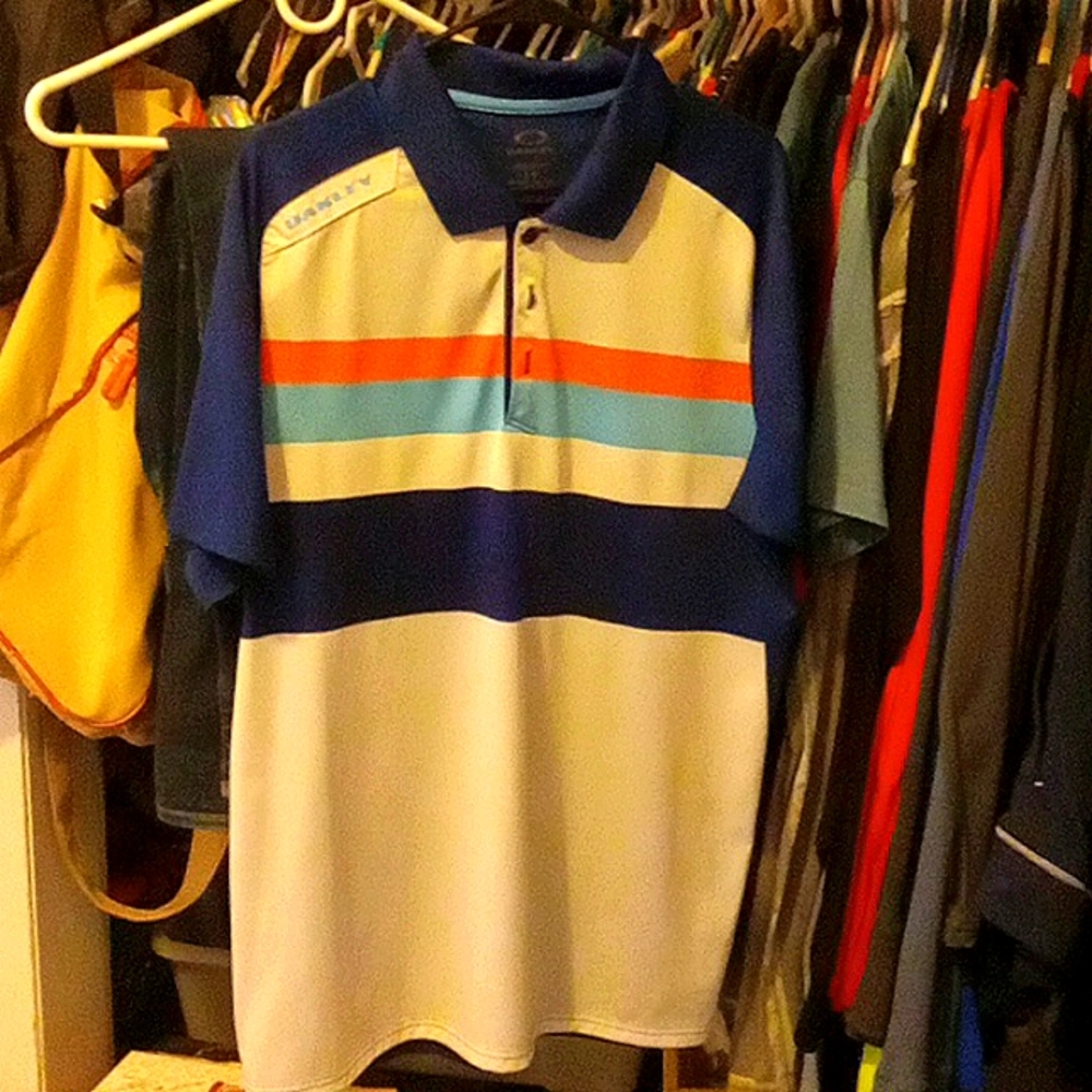 Oakley Hydrolix collared Polo.